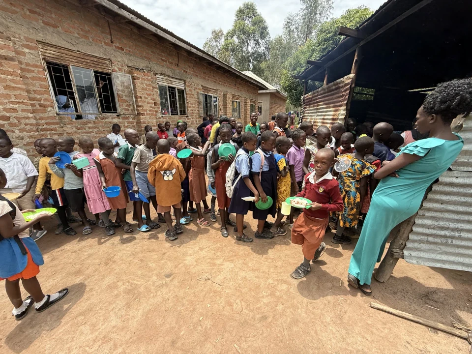 Members of the Clon Circus Uganda community sharing a meal